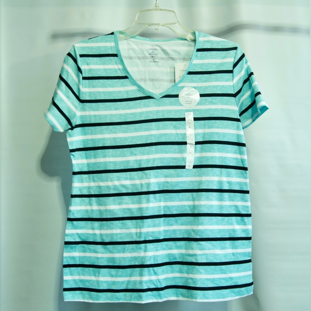 V-neck t-shirt
